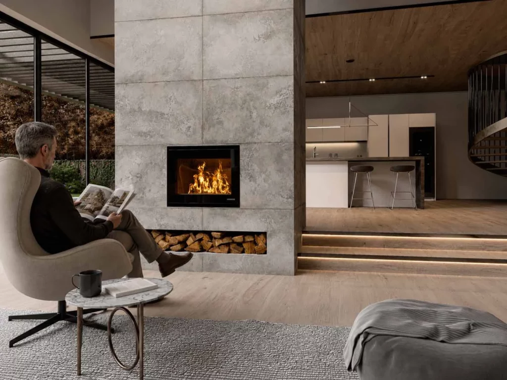 Insert à bois Thermorossi Skyline avec chambre de combustion en fonte dans un salon moderne