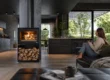 Grand poele a bois horizontal Moodnight de Thermorossi avec bucher integre et grand foyer pour buches de 50 cm.